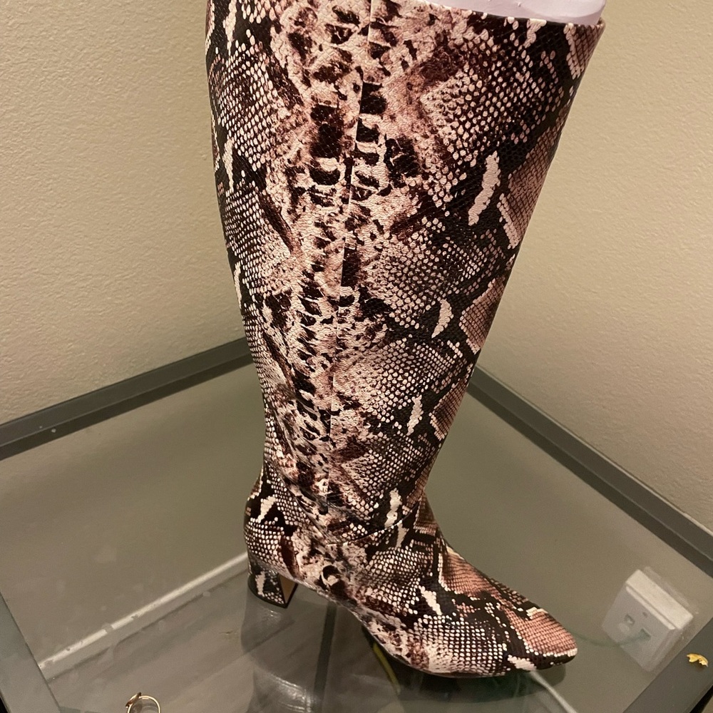Women size 12 boots - never worn brand new; fits like an 11;